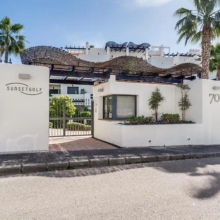 Sunset Golf - With Pool And Parking Apartment
